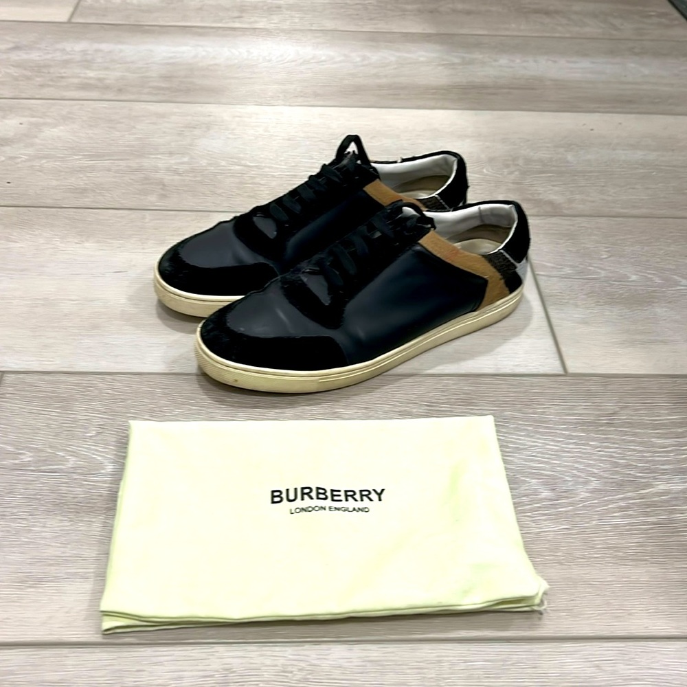 Burberry Leather House Check Low-Top Sneakers